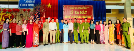 Công an Phường 1, thành phố Tây Ninh phối hợp trường THCS Phan Bội Châu ra mắt mô hình "Cổng trường an toàn giao thông"
