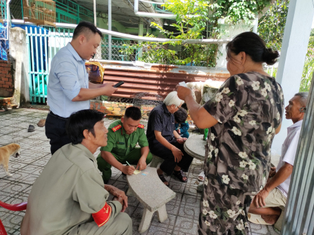 Hội Nông dân Phường 1 phối hợp Công an phường, Ban CHQS phường tạo Tài khoản định danh mức độ 1 cho người dân trên địa bàn phường